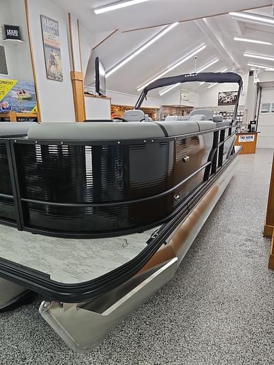 BOATZON | 2025 Crest Pontoons Classic DLX SLC 240 24 ft