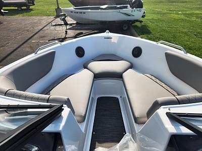 BOATZON | 2025 Glastron GX 210 wMercury 200 4Stroke BOATZON | 2025 Glastron GX 210 wMercury 200 4Stroke