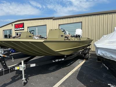 BOATZON | 2025 Lowe Roughneck Center Console RX1870 Pathfinder Heavy Duty Hull BOATZON | 2025 Lowe Roughneck Center Console RX1870 Pathfinder Heavy Duty Hull