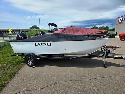 BOATZON | 2025 Lund 1650 Rebel XL SS Blackout wFishing Package BOATZON | 2025 Lund 1650 Rebel XL SS Blackout wFishing Package