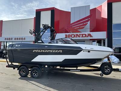 BOATZON | 2025 Moomba 22 MAX