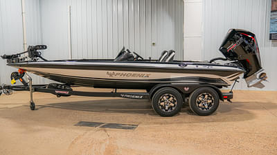 BOATZON | 2025 Phoenix Boats 819 ZXL