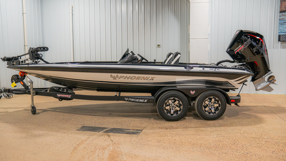 Phoenix Boats 819 ZXL 2025