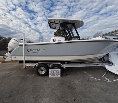 BOATZON | 2025 Robalo Center Console R250  In Stock