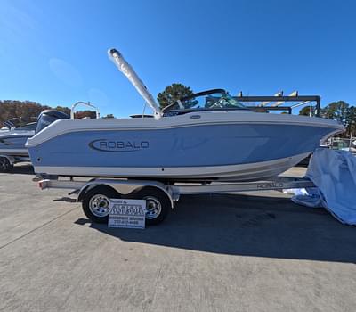 BOATZON | 2025 Robalo R207  In stock trailer included