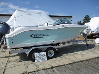 BOATZON | 2025 Robalo R207  In Stock Trailer Included