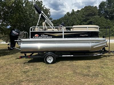 BOATZON | 2025 Sun Tracker Party Barge 16 XL Select