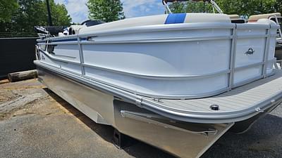 BOATZON | 2025 SunCatcher SELECT 322C BOATZON | 2025 SunCatcher SELECT 322C