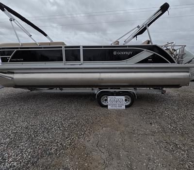 BOATZON | 2025 Sweetwater Sweetwater 2486 SFL  In Stock add for trailer