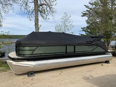 BOATZON | 2025 Sweetwater Sweetwater Split Bench 2486 SB Tritoon