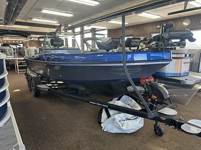 BOATZON | 2025 Warrior 208 DC