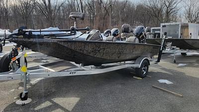 BOATZON | 2025 Xpress H17 Bass w Yamaha Vmax 90 SHO In stock