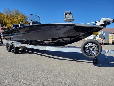 BOATZON | 2025 Xpress H22 Bay w Yamaha Vmax 200 SHO In stock