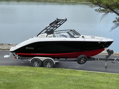 BOATZON | 2025 Yamaha 222SE Only 2 Black Left