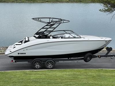 BOATZON | 2025 Yamaha 252SD Only 1 Mist Gray Left