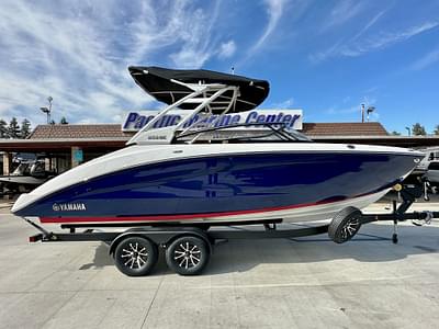 BOATZON | 2025 Yamaha 252SE