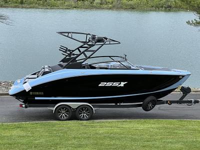 BOATZON | 2025 Yamaha 255XD SURF Powder Blue Demo