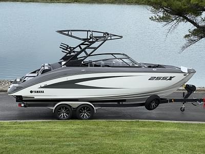 BOATZON | 2025 Yamaha 255XE