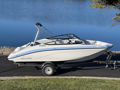 BOATZON | 2025 Yamaha SX190 BOTH COLORS IN STOCK