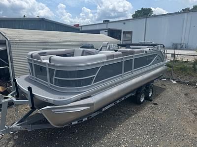 BOATZON | 2026 Godfrey Sweetwater 2286 SFL Tritoon Yamaha 150 BOATZON | 2026 Godfrey Sweetwater 2286 SFL Tritoon Yamaha 150