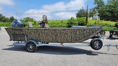 BOATZON | 2026 Smoker Craft Pro Sportsman 1872CC center console Yamaha 115 In stock