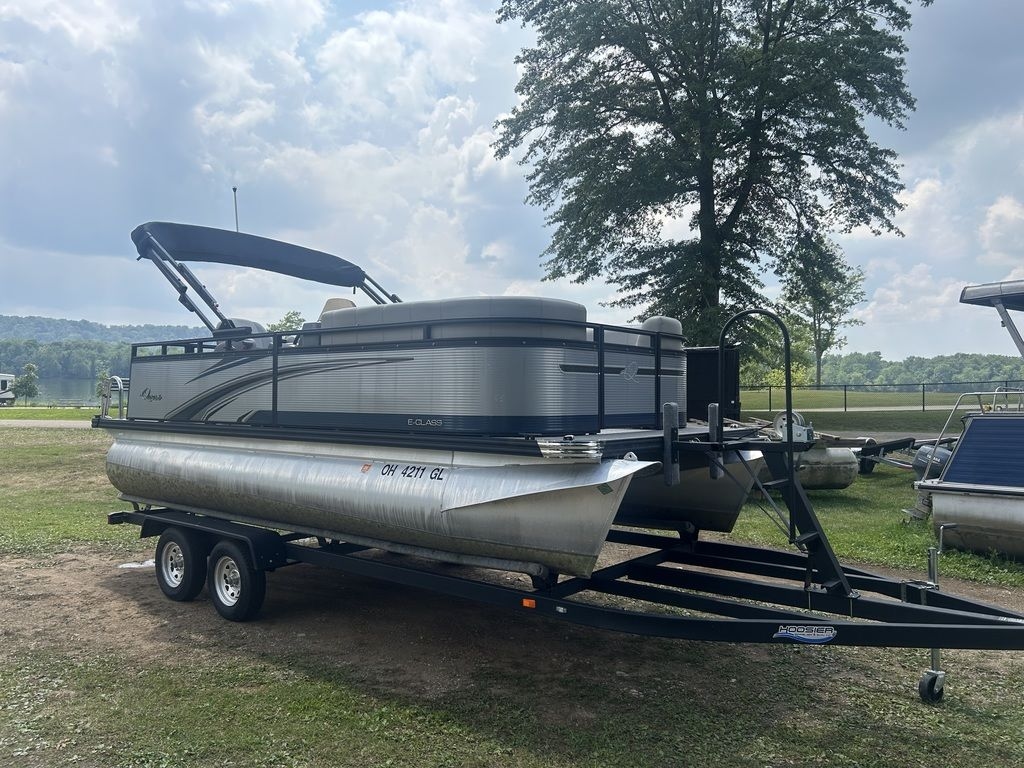 2023 Apex Marine 818 EClass Lanai L - Sold Boat