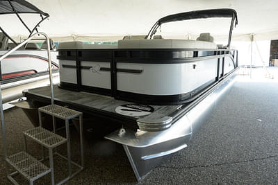 BOATZON | Apex Marine E22 Lanai TRIPLE TOON 2025