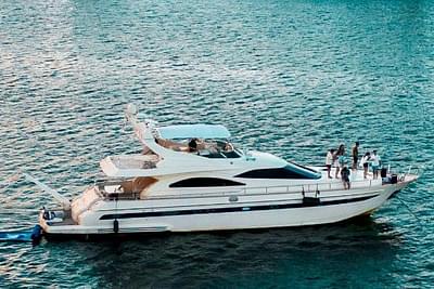 BOATZON | Astondoa 72 GLX Extended Platform 1998