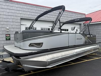 BOATZON | Avalon 2385 LSZ Quad Lounger Shift Tri toon High Performance 2025 BOATZON | Avalon 2385 LSZ Quad Lounger Shift Tri toon High Performance 2025