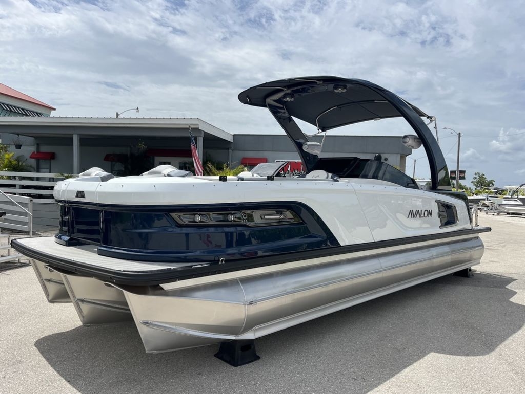2025 Avalon 2785 Excalibur Elite Windshield Carbon Mercury 400hp V10 Verado - Sold Boat