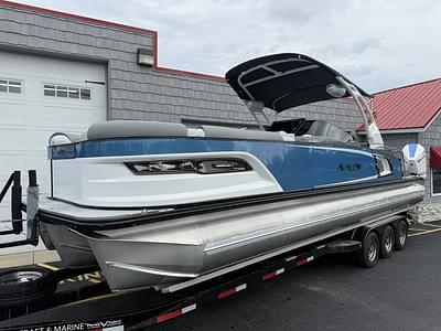 BOATZON | Avalon 2785 Excalibur LTD Elite Windshield Tri Toon Twin Mercury Racing 500RS 2025 BOATZON | Avalon 2785 Excalibur LTD Elite Windshield Tri Toon Twin Mercury Racing 500RS 2025