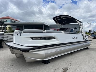 BOATZON | Avalon 2785 Excalibur LTD Quad Lounge Windshield Tri Toon Mercury 400hp V10 2026