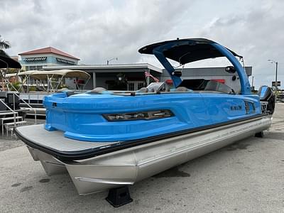 BOATZON | Avalon 2785 Excalibur Windshield Elite Carbon Series Mercury Racing 400R V10s 2024