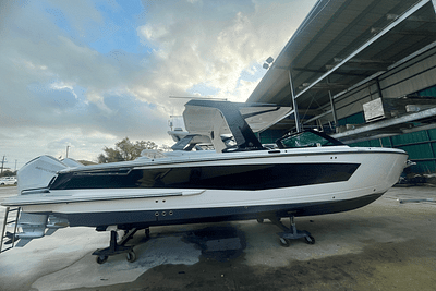 BOATZON | Aviara AV32 Outboard 2021