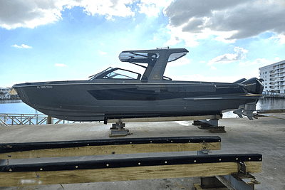 BOATZON | Aviara AV32 Outboard 2022