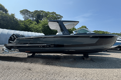 BOATZON | Aviara AV32 Outboard 2022