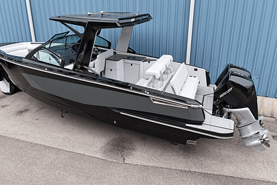 BOATZON | Aviara AV32 Outboard 2023