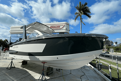 BOATZON | Aviara AV32 Outboard 2024