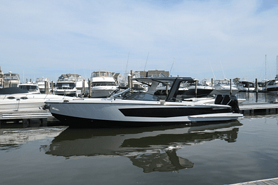 BOATZON | Aviara AV32 Outboard 2024