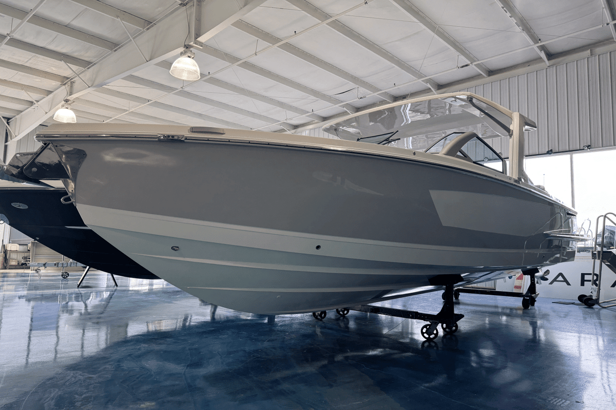 2025 Aviara Boats AV32 Outboard - Sold Boat