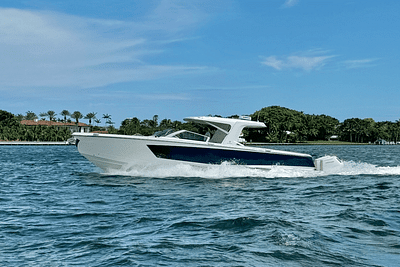 BOATZON | Aviara AV40 Outboard 2024