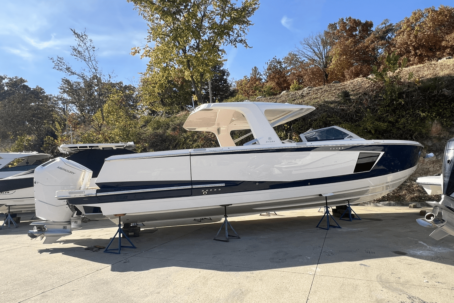 BOATZON | Aviara AV40 Outboard 2025