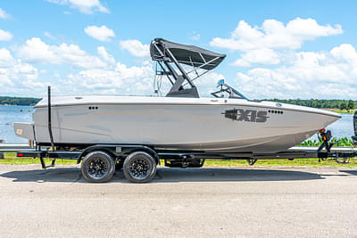 BOATZON | Axis Wake Research A225 2024