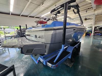 BOATZON | Axis Wake Research A225 2025