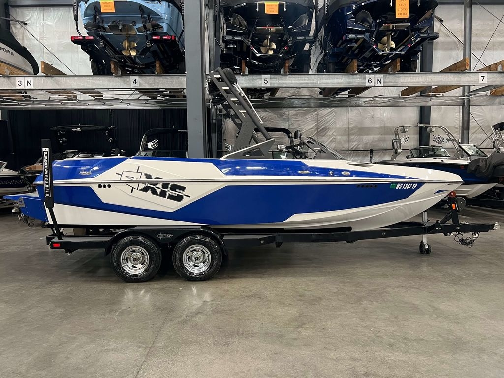 2018 Axis Wake Research T22 - Sold Boat
