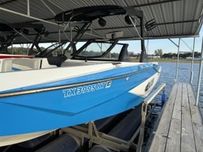 BOATZON | Axis Wake Research T220 2023