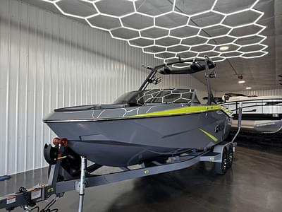 BOATZON | Axis Wake Research T220 2023 BOATZON | Axis Wake Research T220 2023