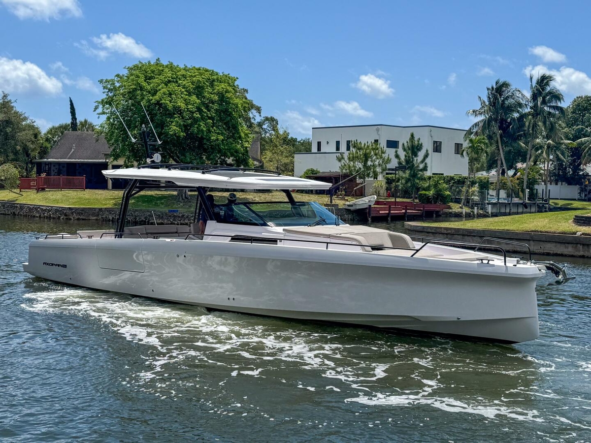 2024 Axopar 45STBRABUSTrimMediterrana - Sold Boat