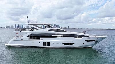 BOATZON | Azimut 95 Raised Pilothouse 2017