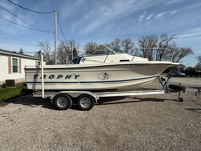 BOATZON | Bayliner 2052 Trophy Walkaround 1998